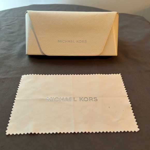 ☀️Host Pick☀️Michael Kors Glasses Case - Picture 3 of 5